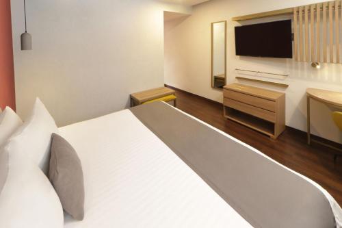 King Room image 5