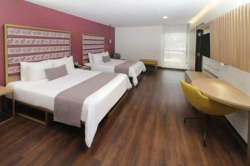 Queen Room with Two Queen Beds image 9