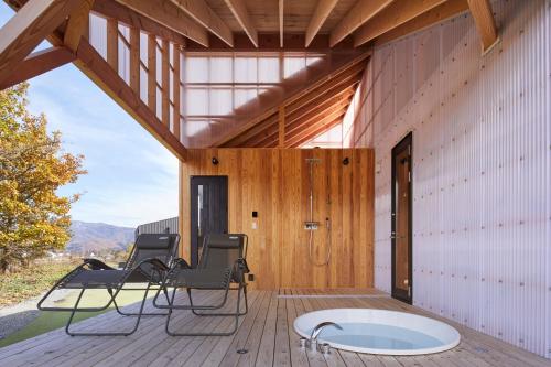 Standard Twin Room with Mountain View