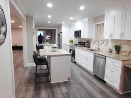 廚房, 3 Bedroom Jewel: Luxury with Crystal Pool in 石山