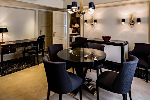 Prince de Galles, a Luxury Collection hotel, Paris