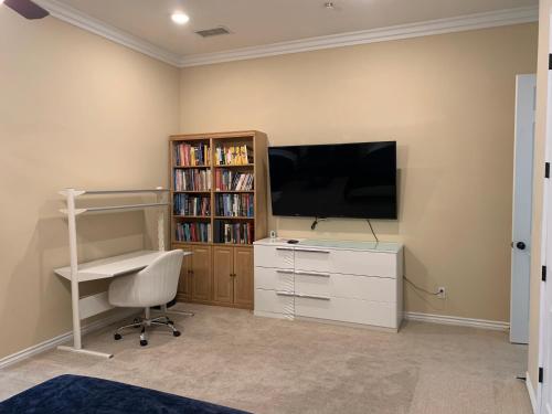 LuxHome Suites in Mansion in Riverside, USA