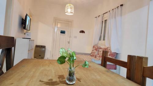 Cálida Casa - 2 Hab - centro MG -15 min Ezeiza (Calida Casa - 2 Hab - centro MG -15 min Ezeiza) in Monte Grande