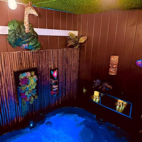 Polynesian Tiki w/Jurassic Room in Ocala, USA