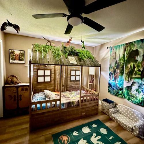 Polynesian Tiki w/Jurassic Room in Ocala, USA