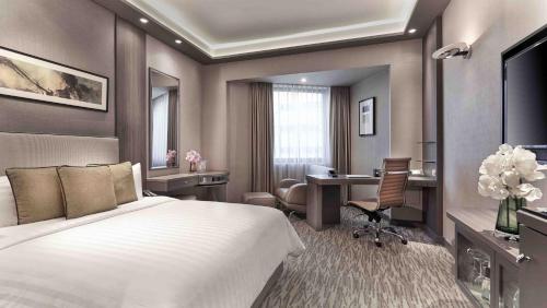 Deluxe Double Room With Free WiFi room in M Hotel Singapore City Centre