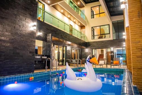 Piranha Poolvilla