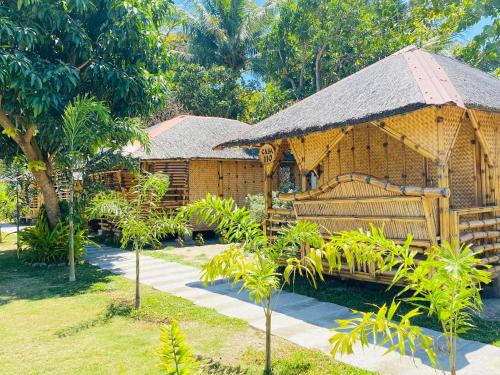 CASA GRACIA'S HOTEL AND RESTAURANT in Roxas