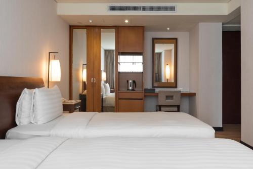 Standard Twin Beds Room