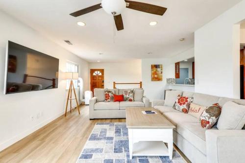 Cozy Home near Beach and Racetrack in Solana Beach, USA