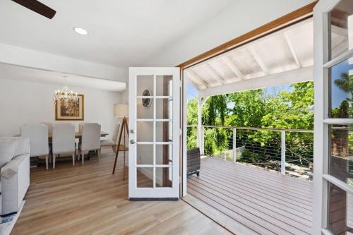 Cozy Home near Beach and Racetrack in Solana Beach, USA