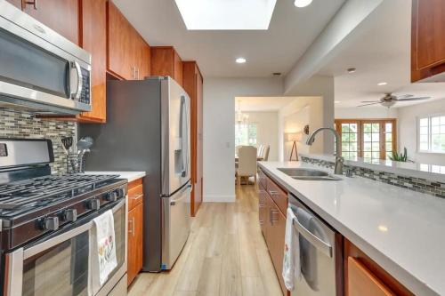 Cozy Home near Beach and Racetrack in Solana Beach, USA