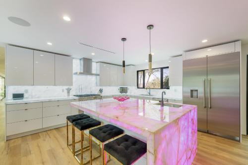 ৎ୭Alta mesa Luxৎ୭ privacy with pool jacuzzi & more in Los Angeles, USA