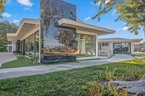 ৎ୭Alta mesa Luxৎ୭ privacy with pool jacuzzi & more in Los Angeles, USA