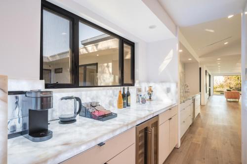 ৎ୭Alta mesa Luxৎ୭ privacy with pool jacuzzi & more in Los Angeles, USA