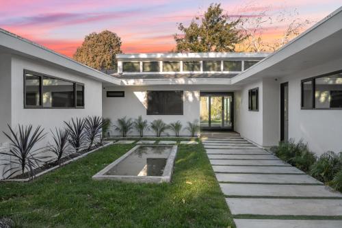 ৎ୭Alta mesa Luxৎ୭ privacy with pool jacuzzi & more in Los Angeles, USA