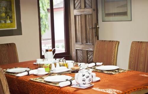 Four Villages Inn - صورة 3