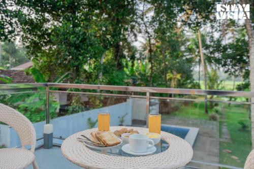 Balkons/terase, StayVista at Nature Nook with Pvt Pool & Terrace Access in Chazhoor
