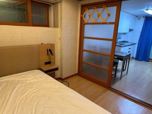 Hwarangdae Station One-room House - Фото 5