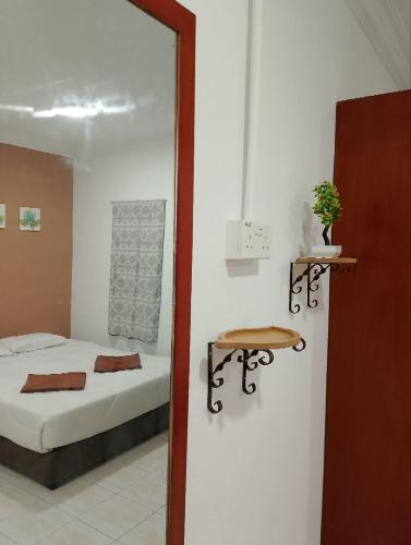 Shower, Lawer Guesthouse (Pulau Langkawi) in Kuala Muda
