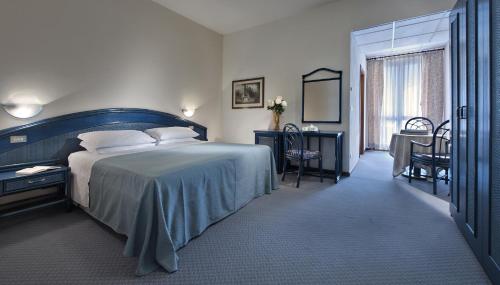 2 twin beds