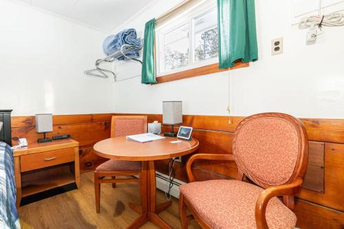 West Bethel Motel - image 12