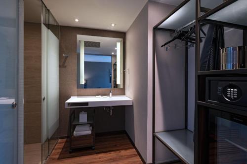 room detail thumbnail 2