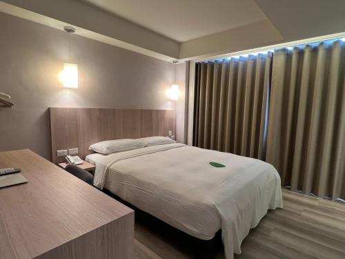 Business Double Room with Gym Access image 3