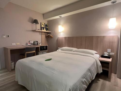 Business Double Room with Gym Access image 2
