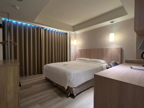 Business Double Room with Gym Access image 4