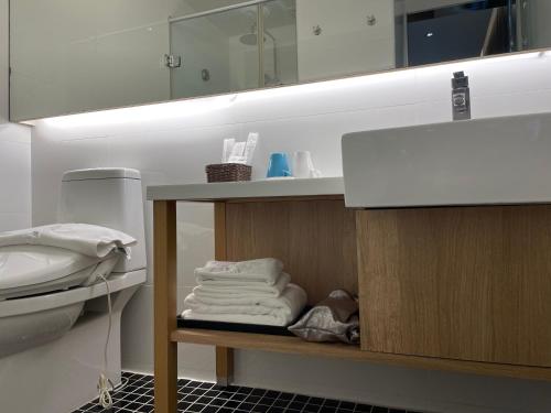 Deluxe Double or Twin Room image 6