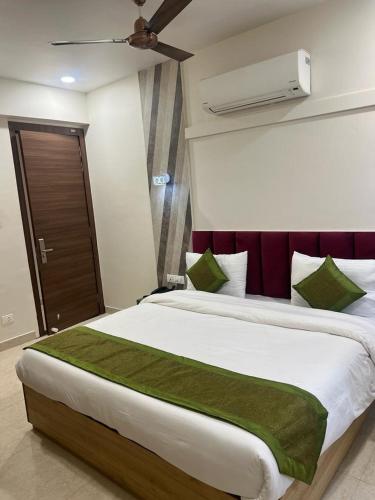 Deluxe Double Room image 8