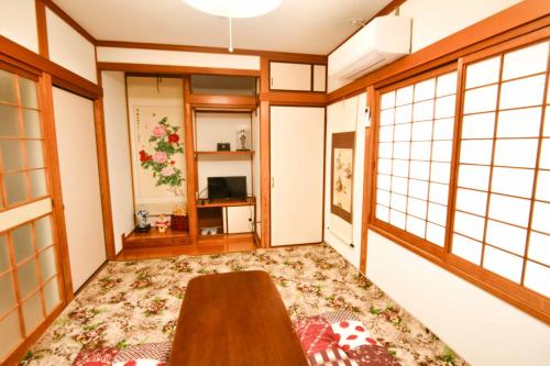 媛楽園 松山中心地及び道後温泉に近い家族やグループ旅行の多人数が泊まれる快適な宿, Macujama (fotografie 10)