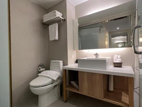 Standard Double Room image 2