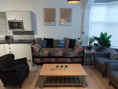 Flat 6 Corner House