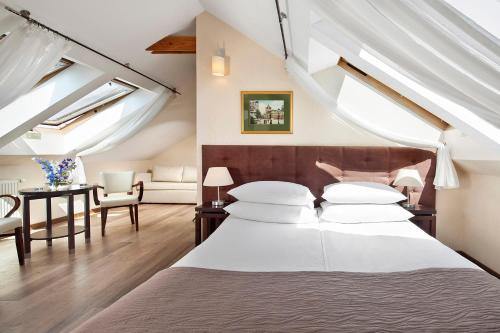 1 queen bed