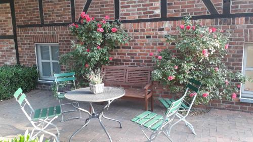 設施, Landhaus am Esch in 瓦倫多夫