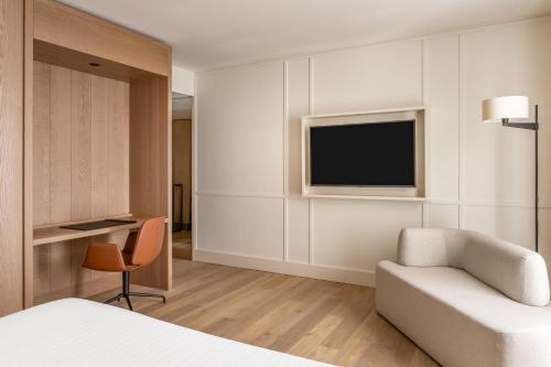 room detail thumbnail 1