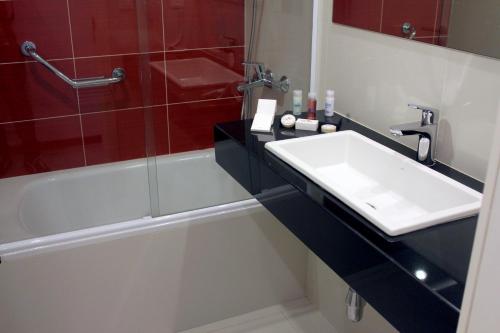 Hotel Gema Luxury Suites - Photo 1