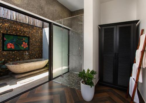 Phong Nha Lake House Resort in Phong Nha