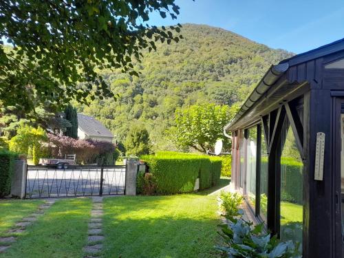 Maison de montagne avec jardin privatif gîte à louer Sarrancolin