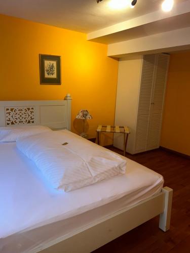 1 twin bed