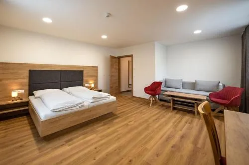 Penker Wirt Zimmer BANK in Penk, Österreich