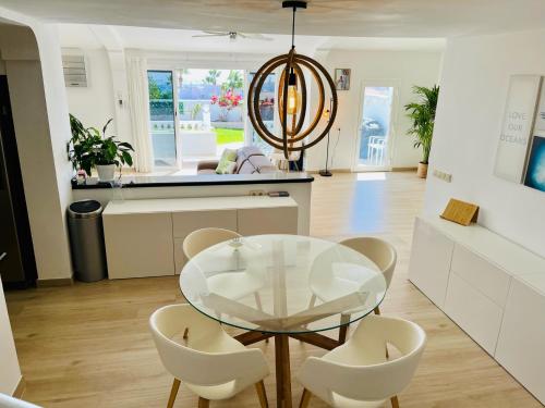 Luxury Villa With Sea View, Private Jacuzzi & Heated Pool - Canary Islands