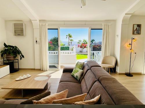 Villa with sea view and luxury heated pool, San Miguel de Abona (photo 6)