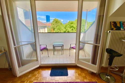 Bright and quite Appartment with Balcony & Skylines View, Kitchen,Bath,Wifi, Fan, Basel (Foto 11)