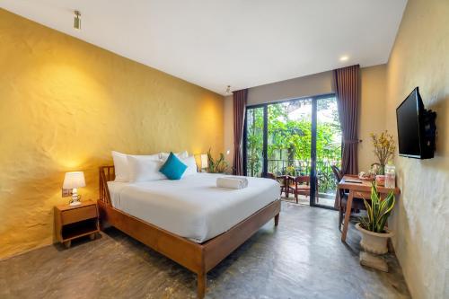 Deluxe Double Room with Balcony room in Nam An Mama Villa Hoi An