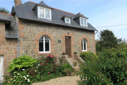 Maison rénovée à 100m de la mer, avec WIFI, jardin à TREGASTEL - Réf 47 - Location, gîte - Trégastel