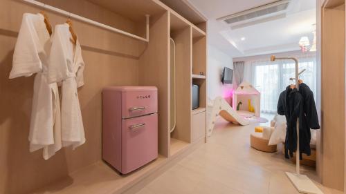 room detail thumbnail 2