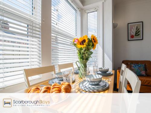 Hampton House - Lovely and Spacious 2 Bedroom Apartment - WITH FREE PARKING in Scarborough